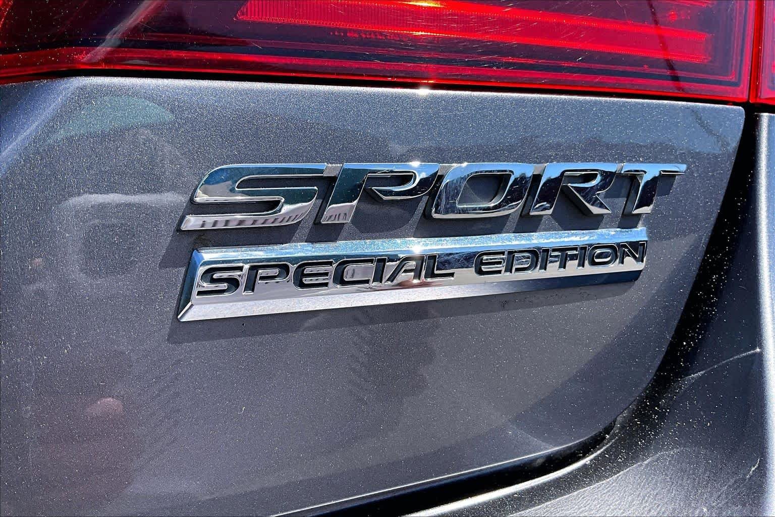 Used 2017 Modern Steel Metallic Honda Sport SE image 10