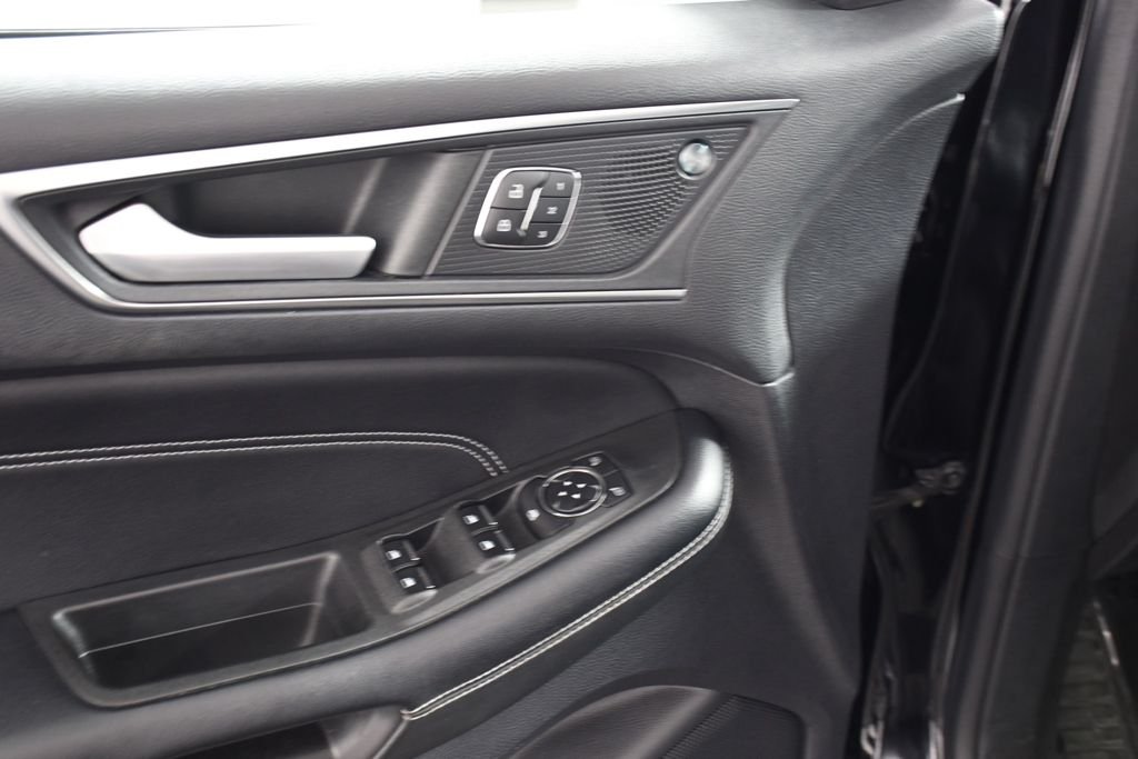 Used 2022 Agate Black Metallic Ford Titanium image 15