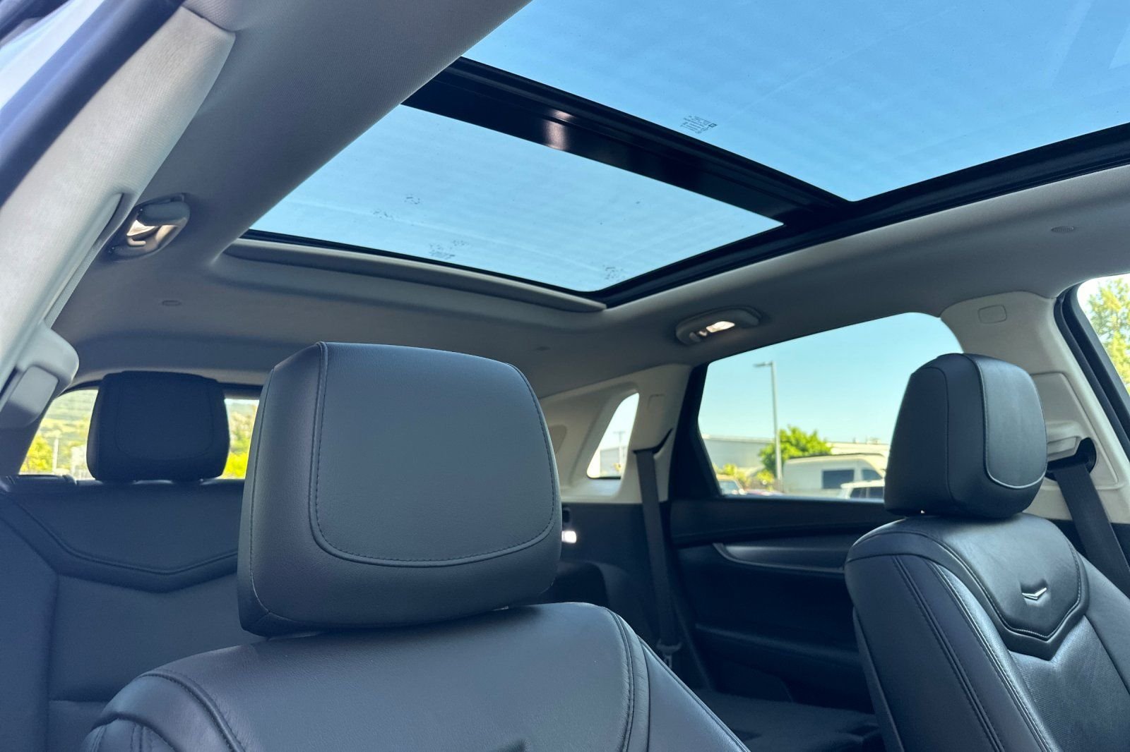 Used 2018 Silver Cadillac Premium Luxury image 17