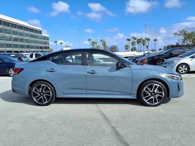 New 2025 Two-tone Atlantic Gray Metallic / Super Black Nissan SR image 4