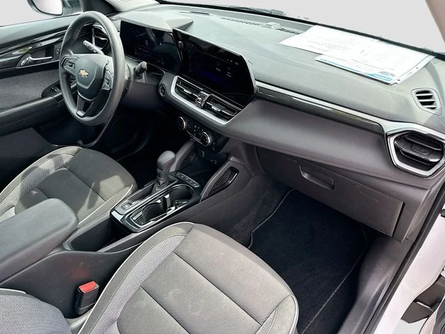 Used 2025 White Chevrolet LT image 26