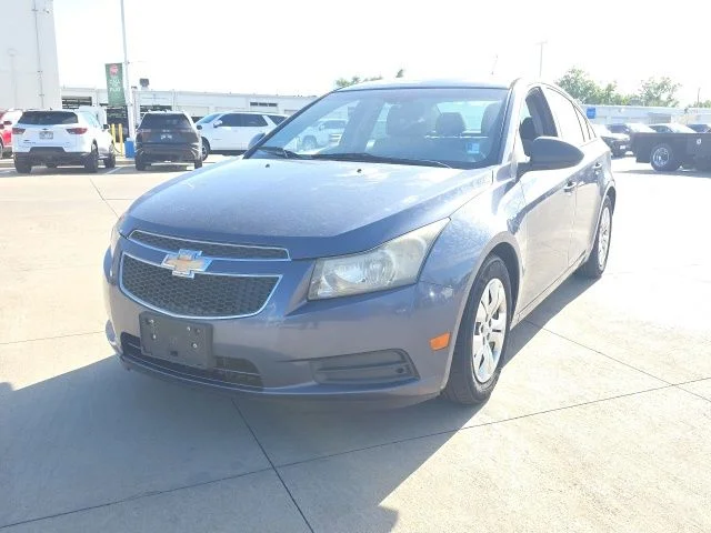 2013 Chevrolet Cruze LS Auto's photo