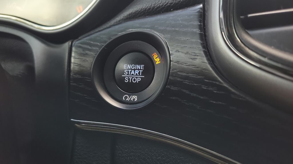 Used 2018 Black Jeep Overland image 23