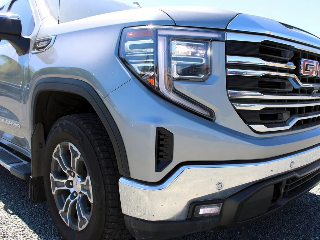 Used 2024 Sterling Metallic GMC SLT image 29