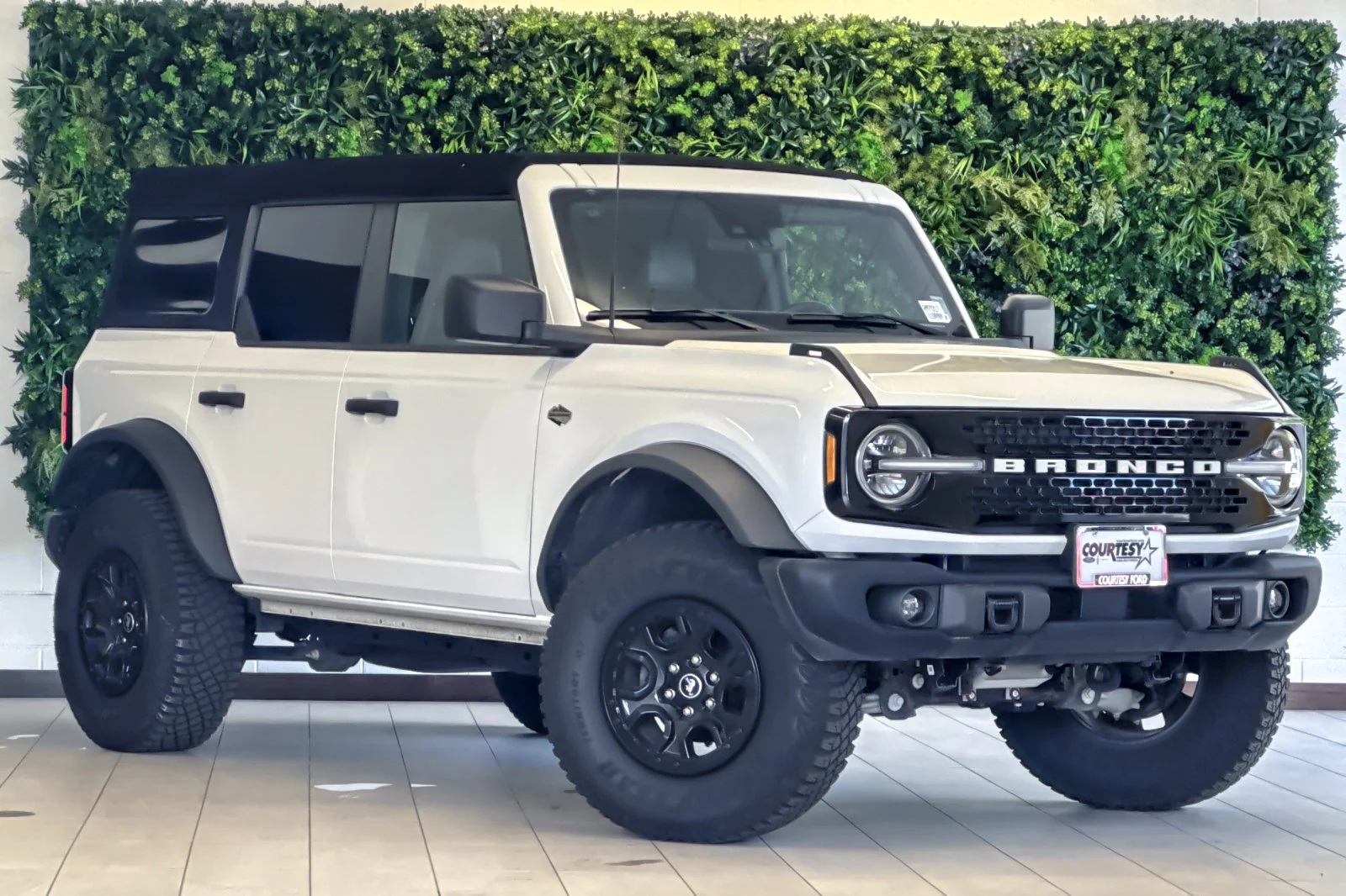 2023 Ford Bronco Wildtrak 4x4's photo