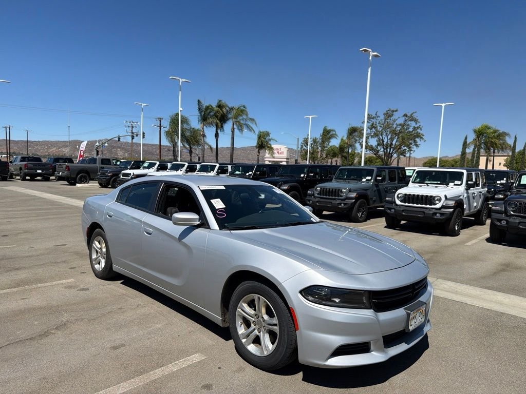 Used 2022 Silver Dodge SXT image 1