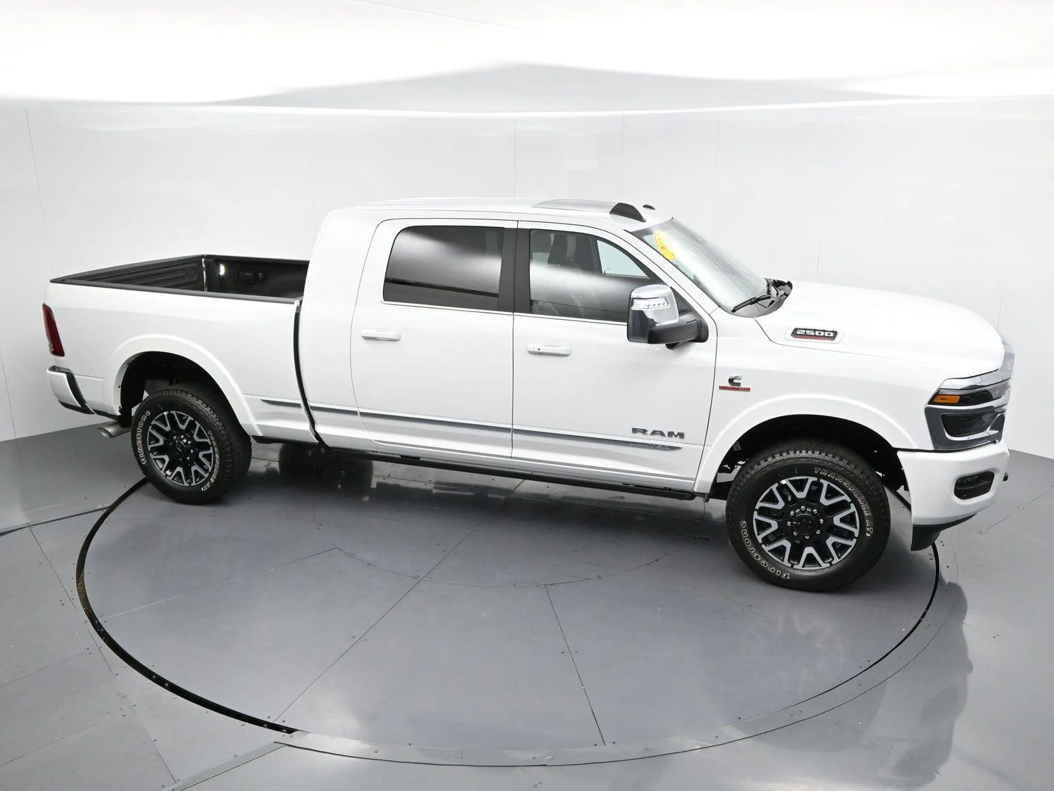 Used 2025 White Ram Limited image 42