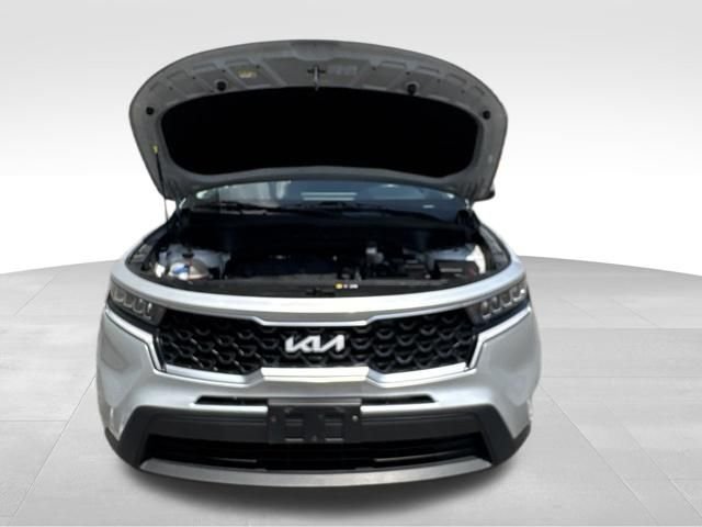 Used 2022 Sparkling Silver Kia LX image 33