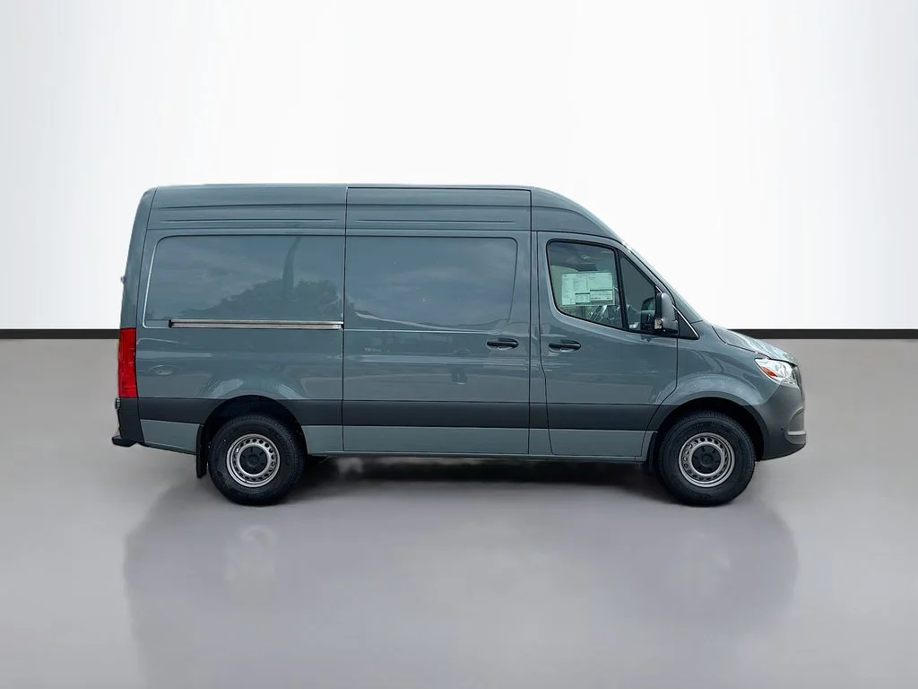 New 2026  Mercedes-Benz Cargo 144 WB image 2
