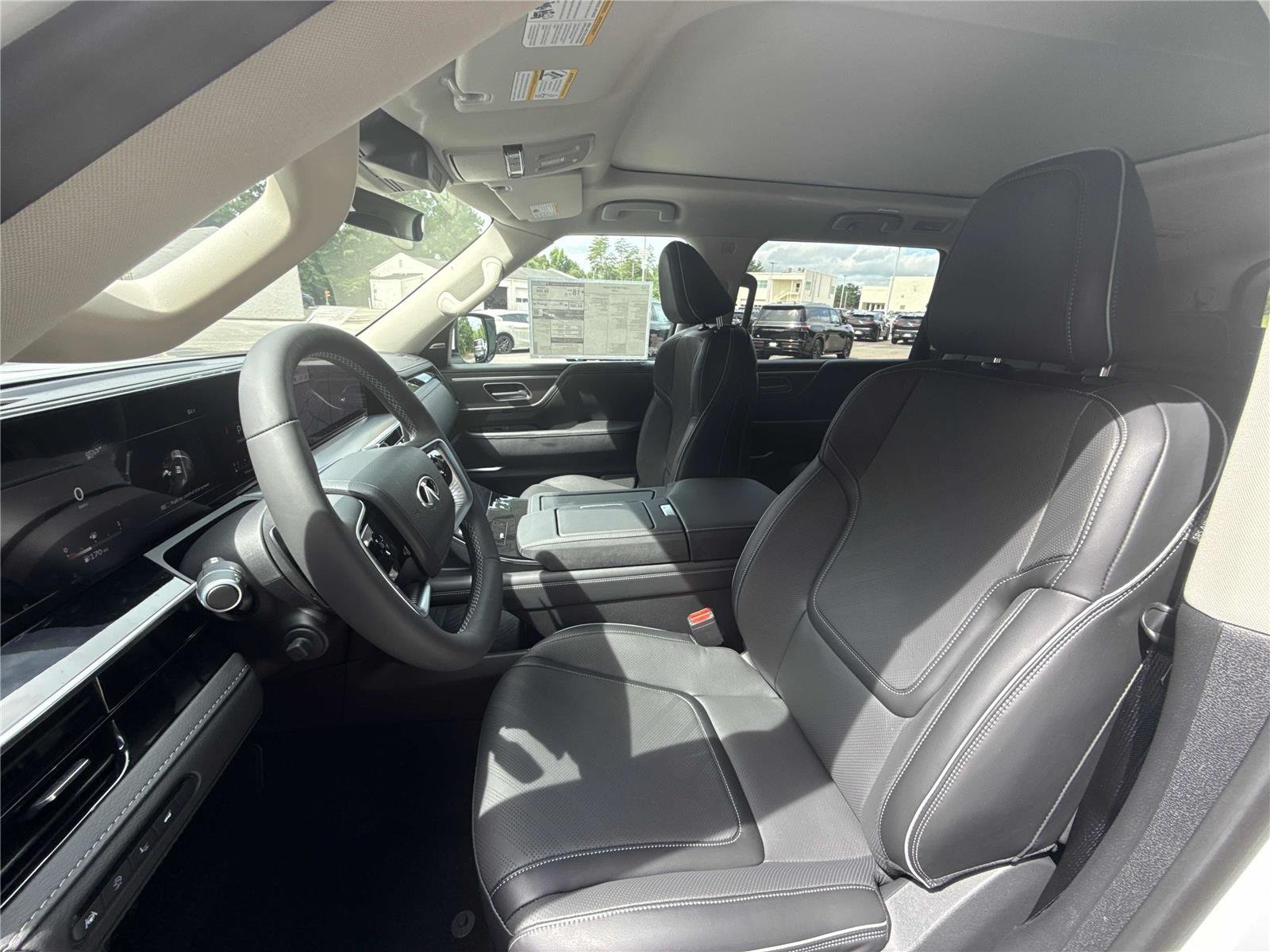New 2027 RADIANT WHITE INFINITI Luxe 2WD image 11