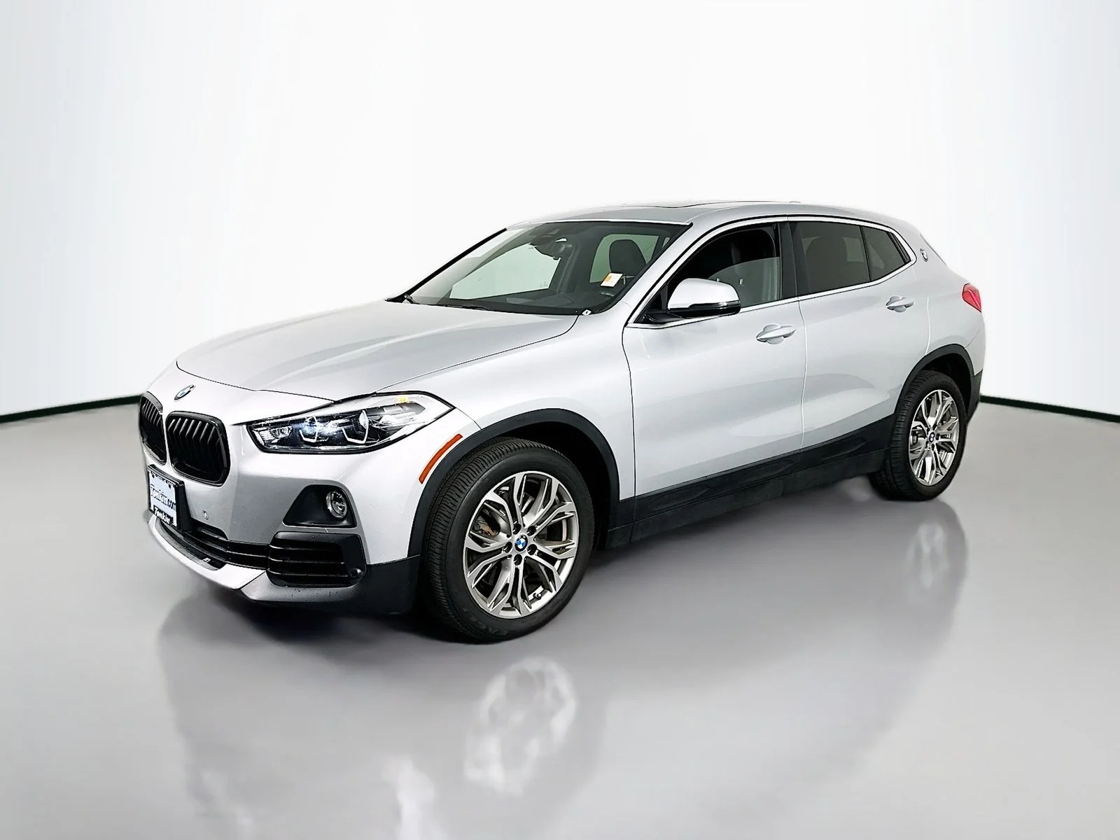 Used 2020 Glacier Silver Metallic BMW sDrive28i image 4
