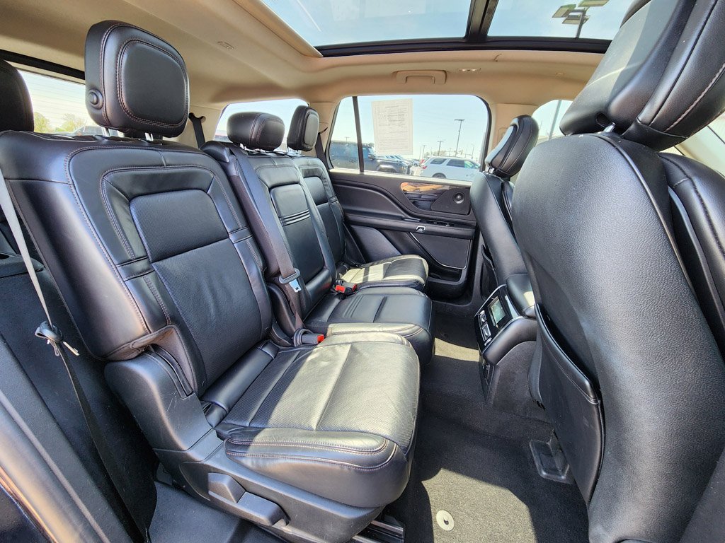 Used 2020 Infinite Black Metallic Lincoln Reserve image 22