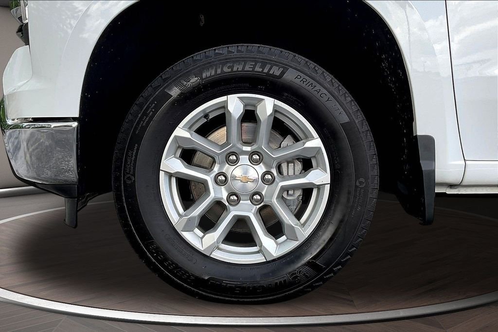 Used 2024 White Chevrolet LT image 37