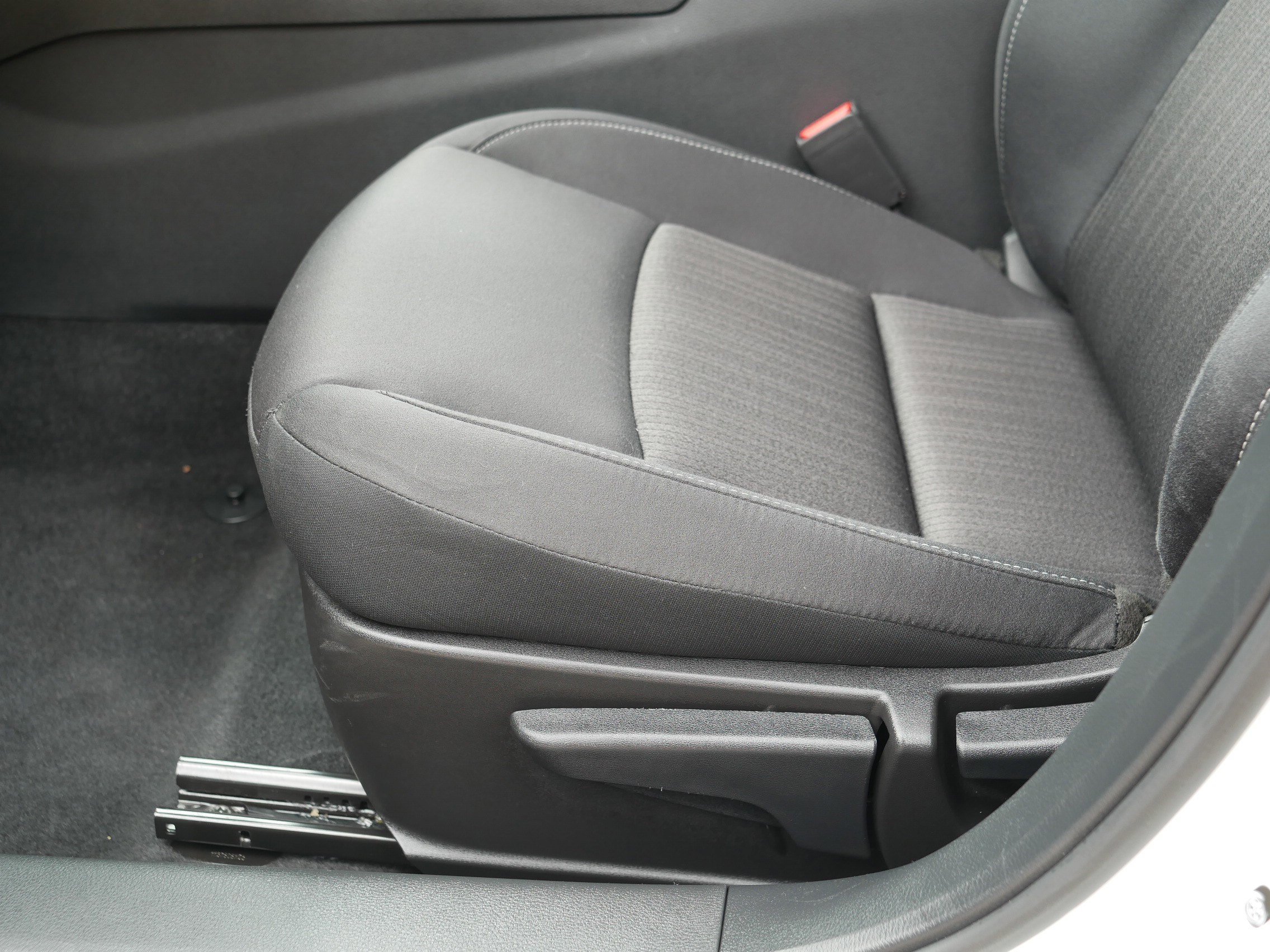 Certified Used 2025 Glacier White Nissan S image 20