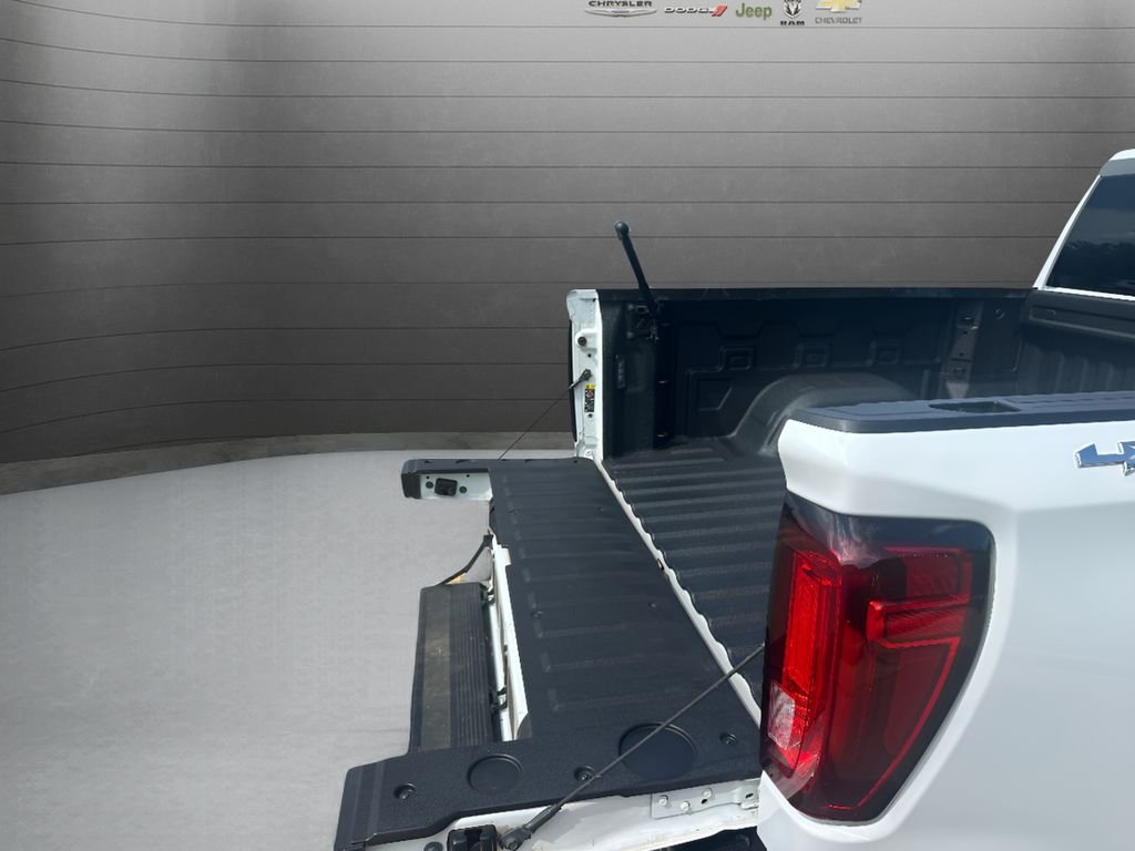 Used 2025 Summit White GMC SLT image 11