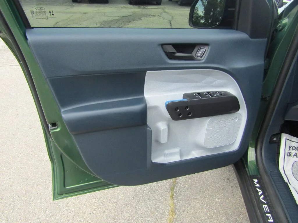 Used 2025 Green Ford XLT image 17