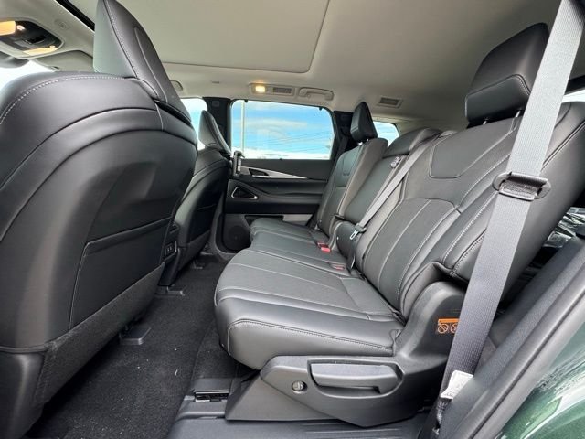 New 2026 DEEP EMERALD INFINITI Luxe FWD image 36