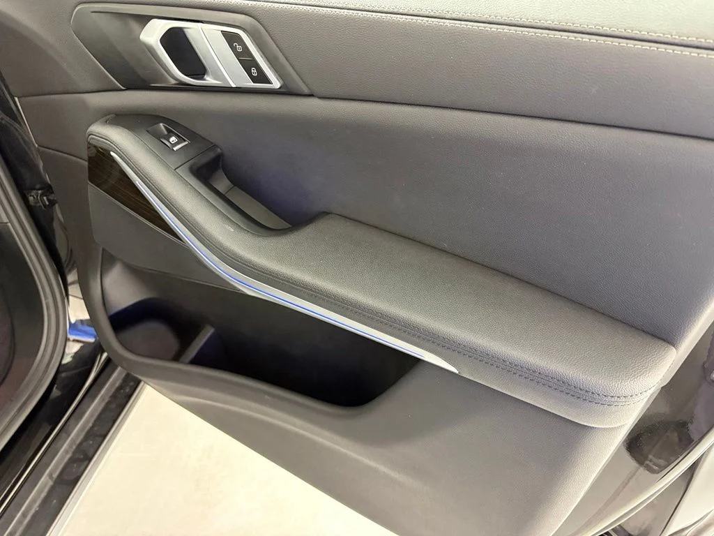 Used 2020 Black Sapphire Metallic BMW sDrive40i image 42