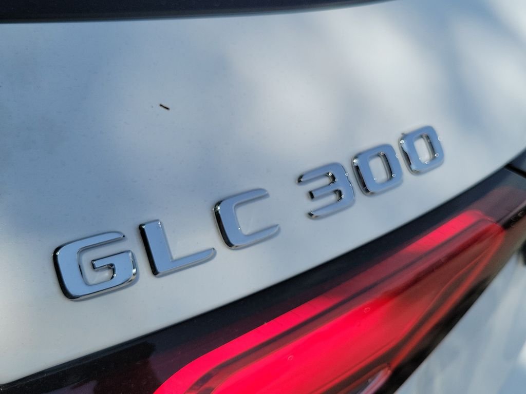 New 2027 MANUFAKTUR Moonlight White Metallic Mercedes-Benz GLC 300 image 8