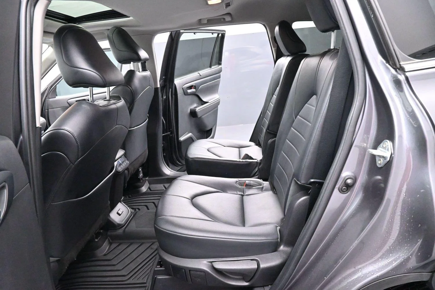 Used 2022 Magnetic Gray Metallic Toyota XLE image 31