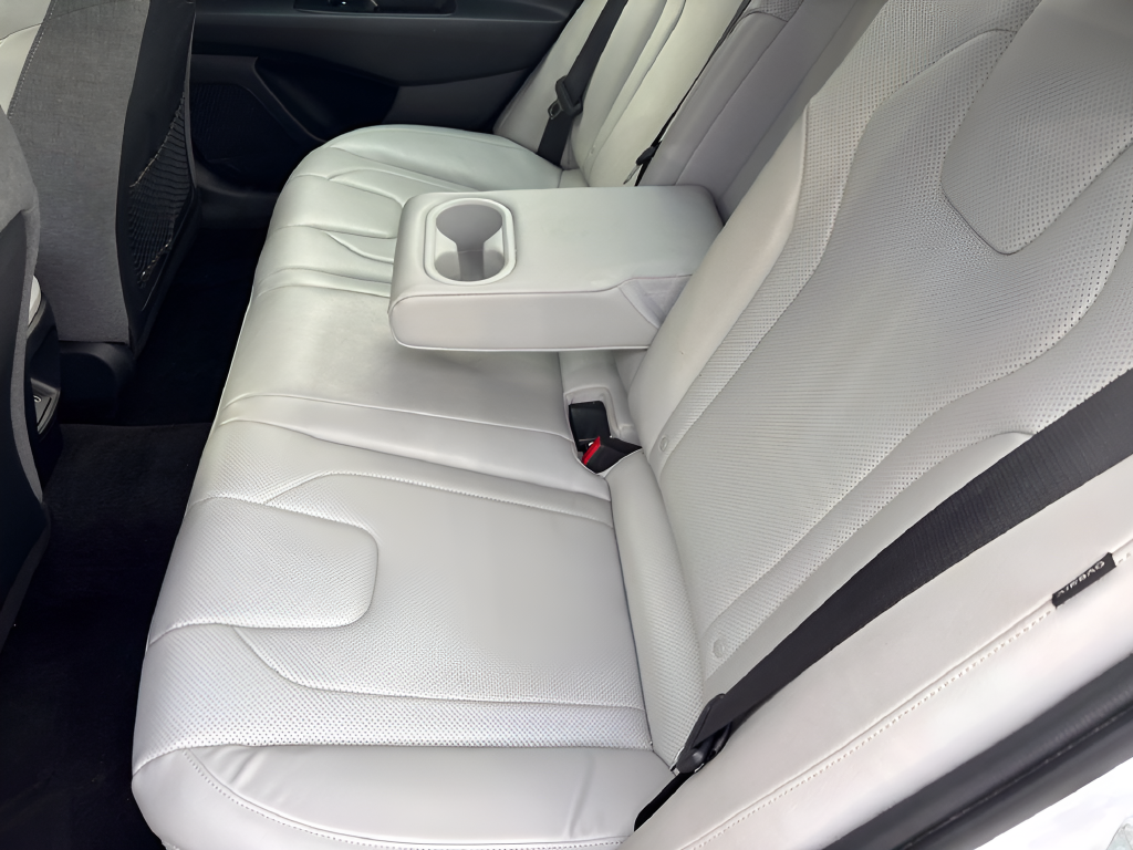 Used 2025 White Hyundai Limited image 40