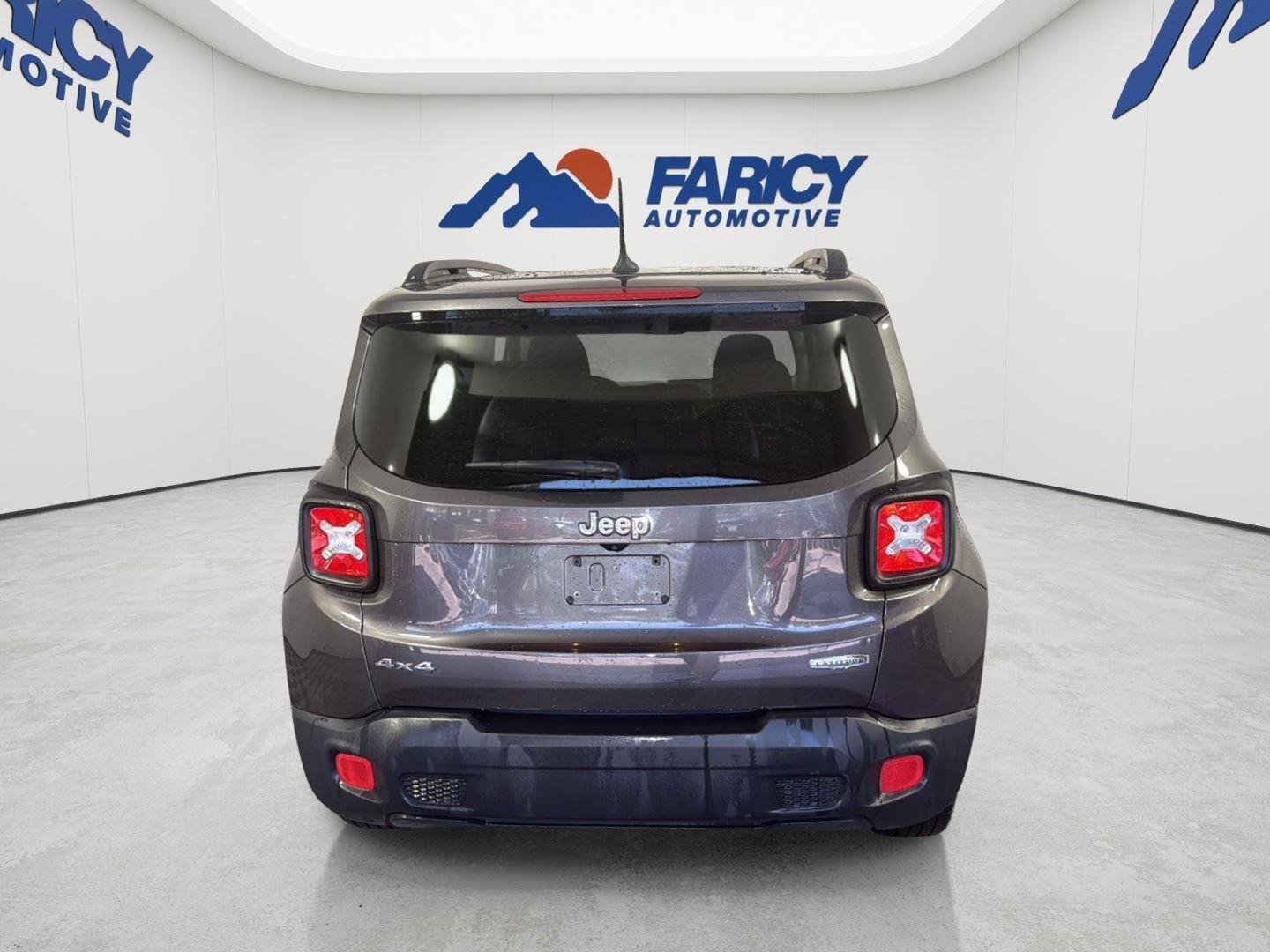 Used 2017 Granite Crystal Metallic Clearcoat Jeep Latitude image 6