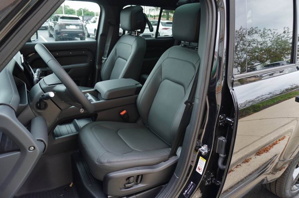 2025 LAND ROVER DEFENDER - Image 14