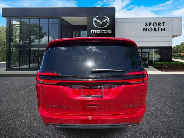 Used 2025 Red Chrysler Limited image 4