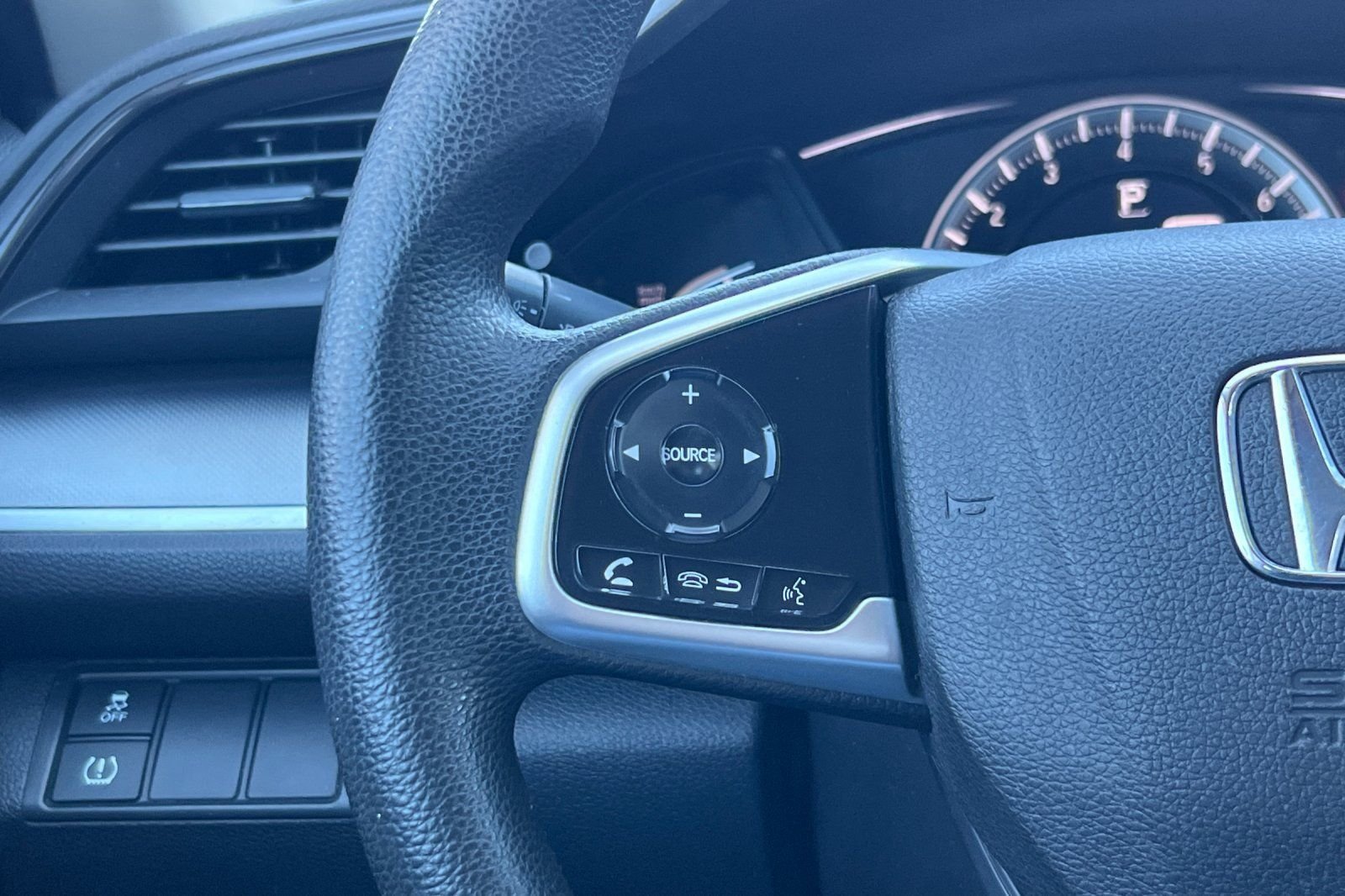 Used 2016 Taffeta White Honda LX image 25