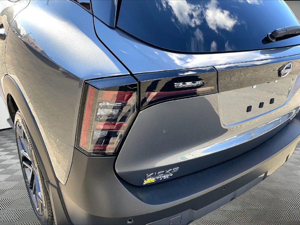 Used 2025 Gray Nissan SR image 34