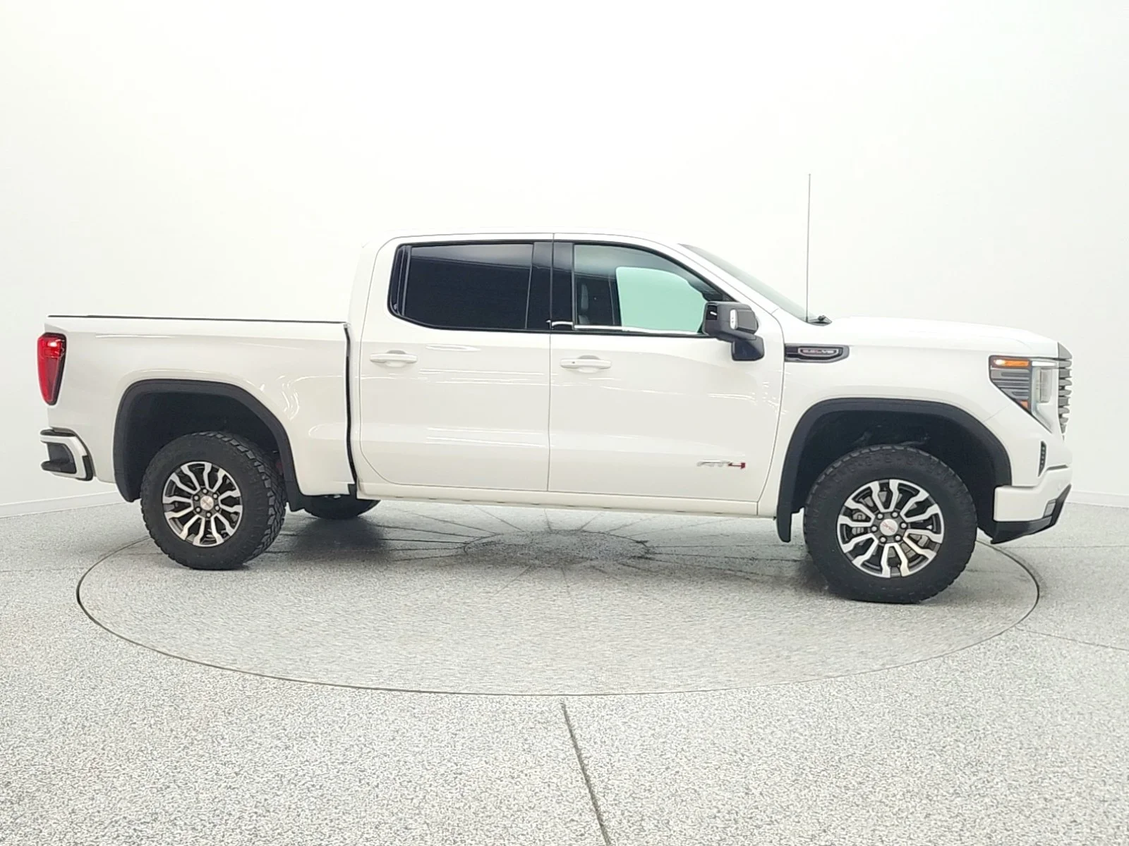 Used 2023 Summit White GMC 4WD Crew Cab 147 AT4 image 4