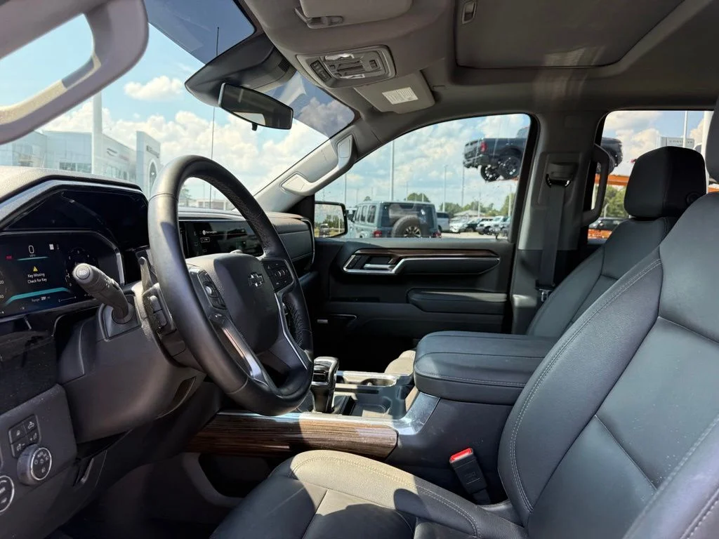 Used 2026 Gray Chevrolet LT Trail Boss image 4
