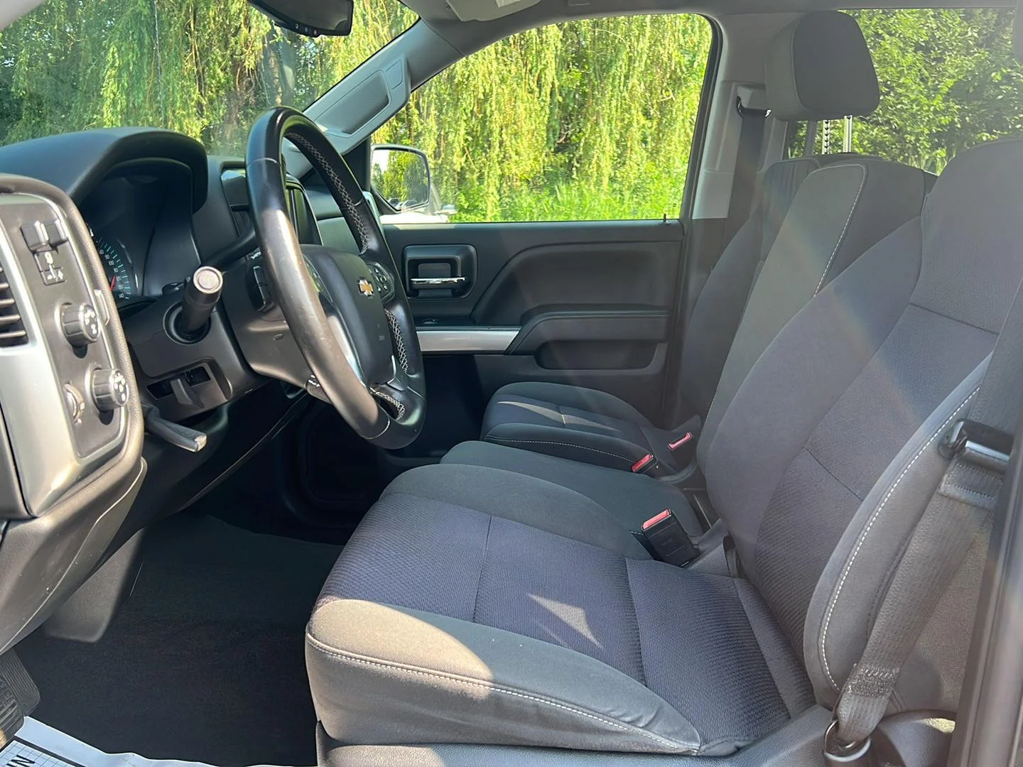 Used 2018 Graphite Metallic Chevrolet LT image 4
