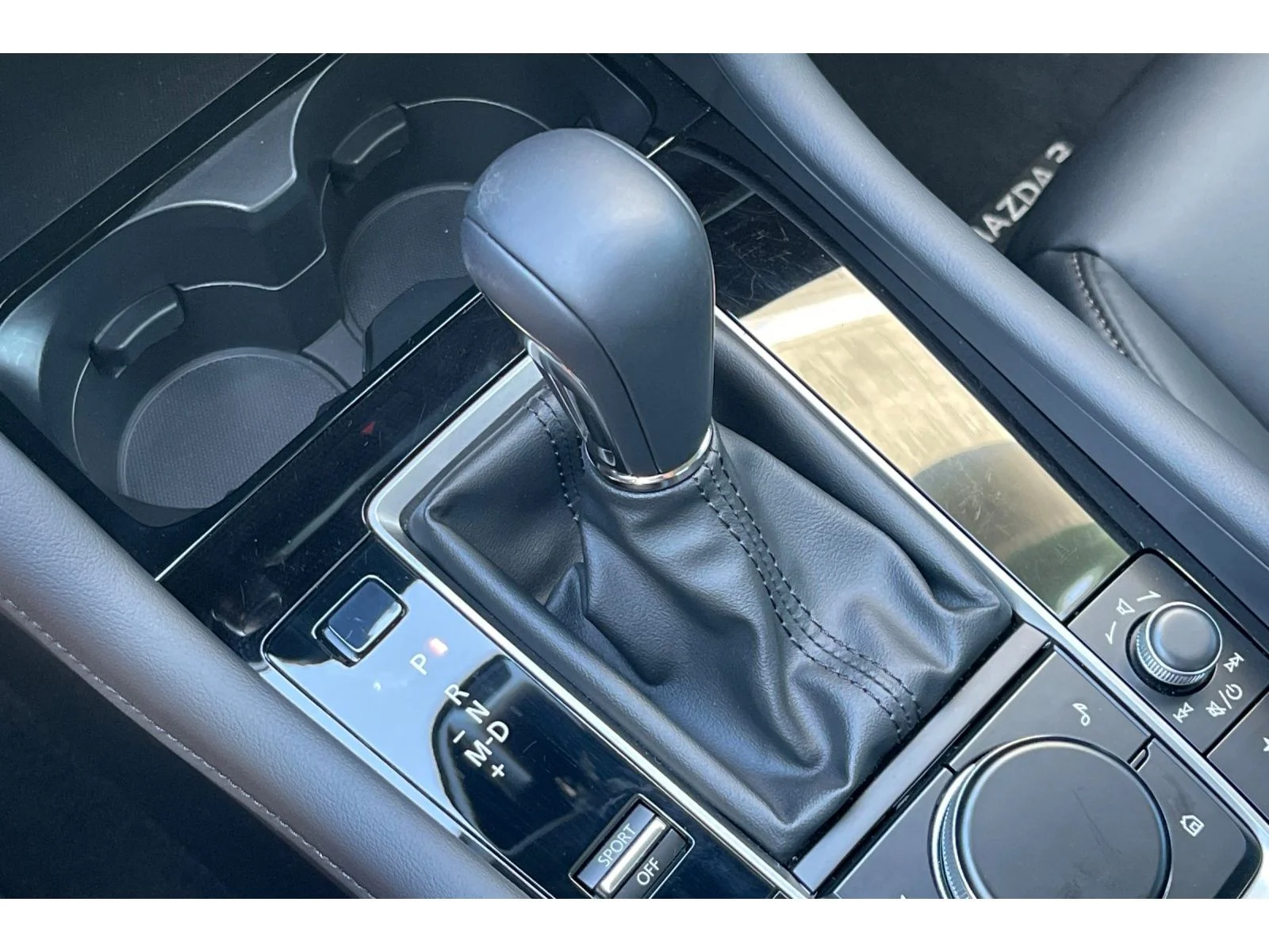 Used 2025 Machine Gray Metallic Mazda Select image 33
