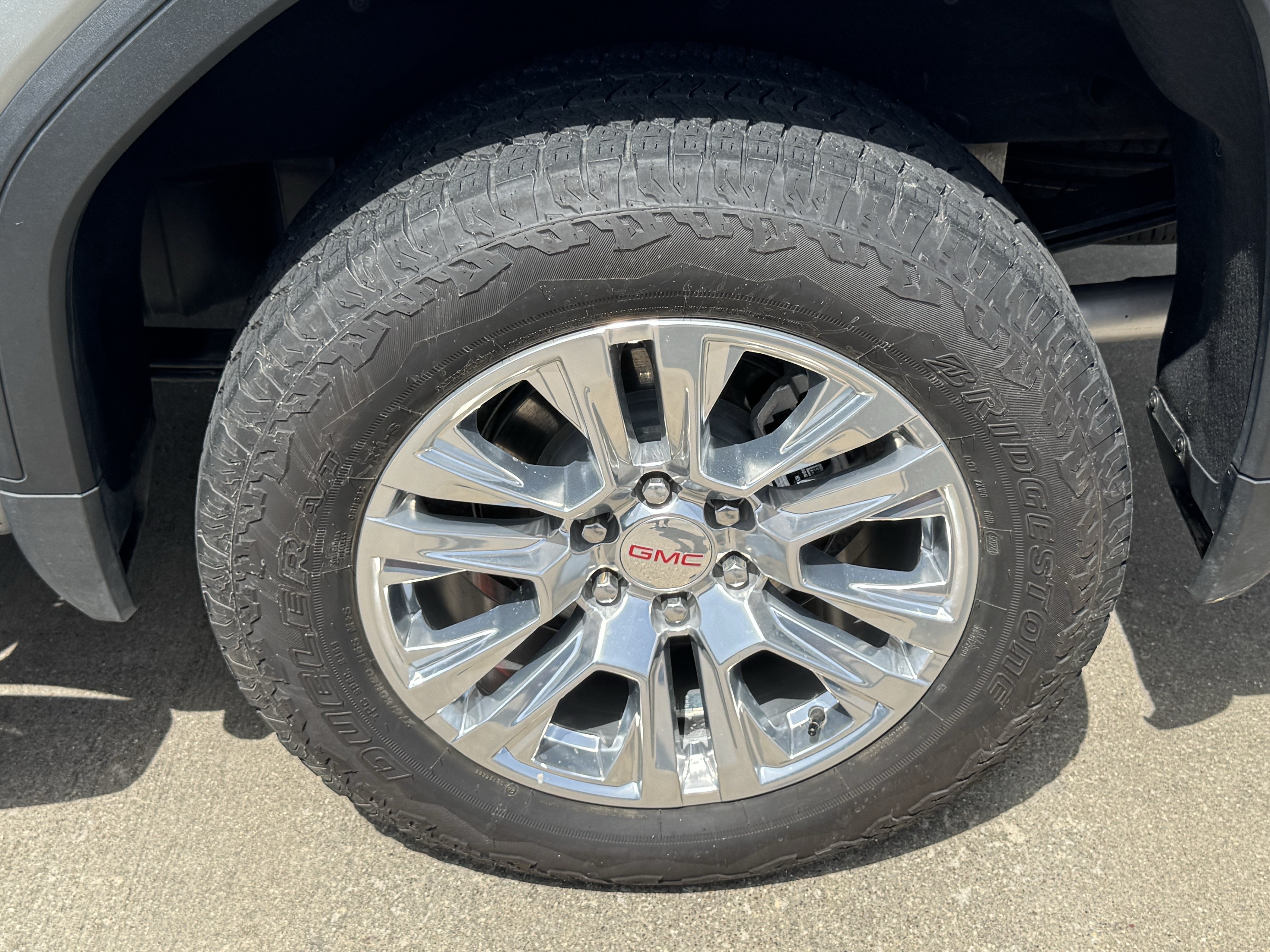 Used 2025 Sterling Metallic GMC Denali image 8