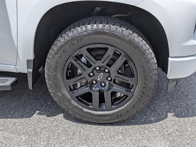 New 2026 Summit White Chevrolet RST image 10