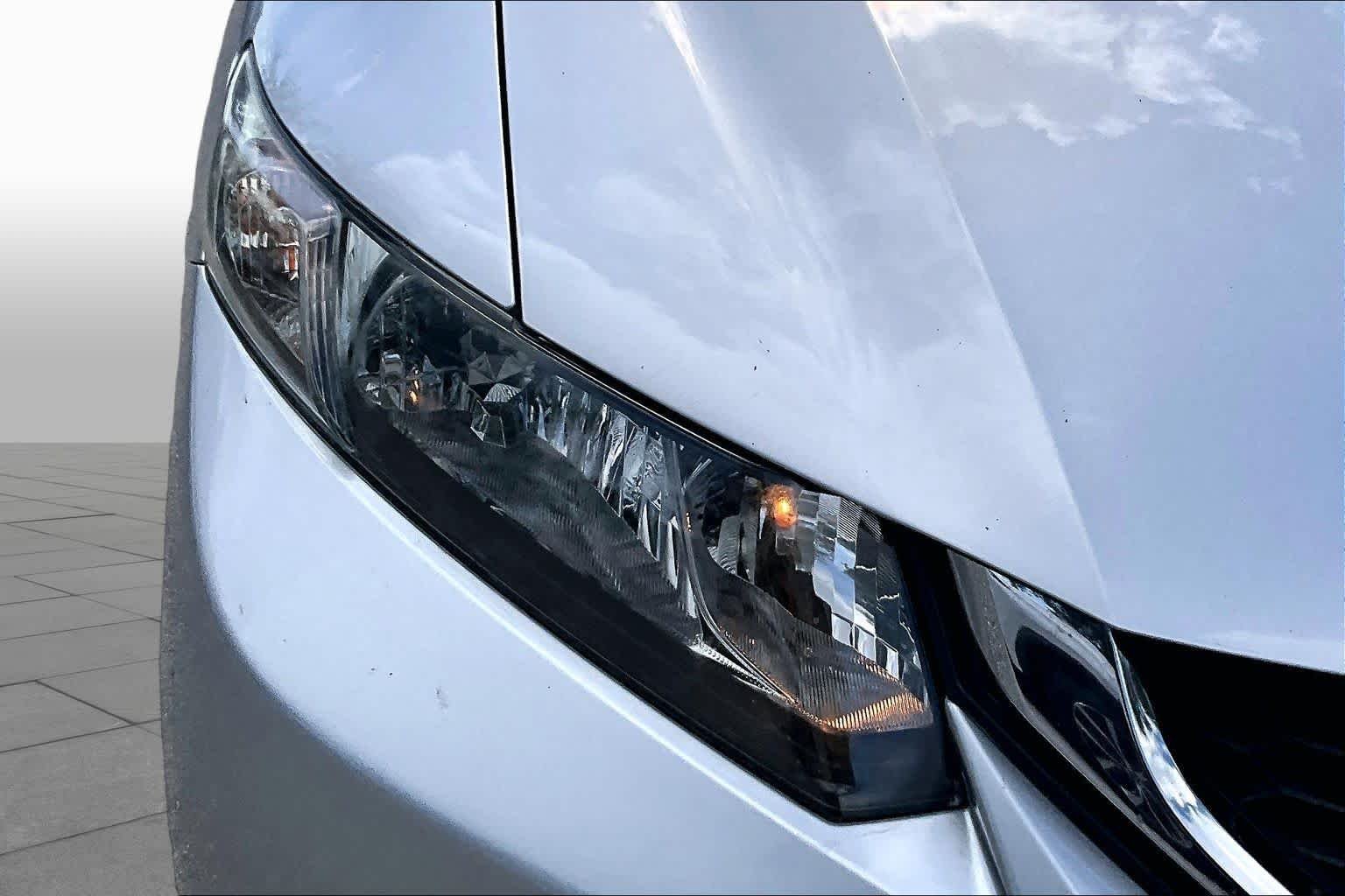 Used 2013 Alabaster Silver Metallic Honda LX image 28
