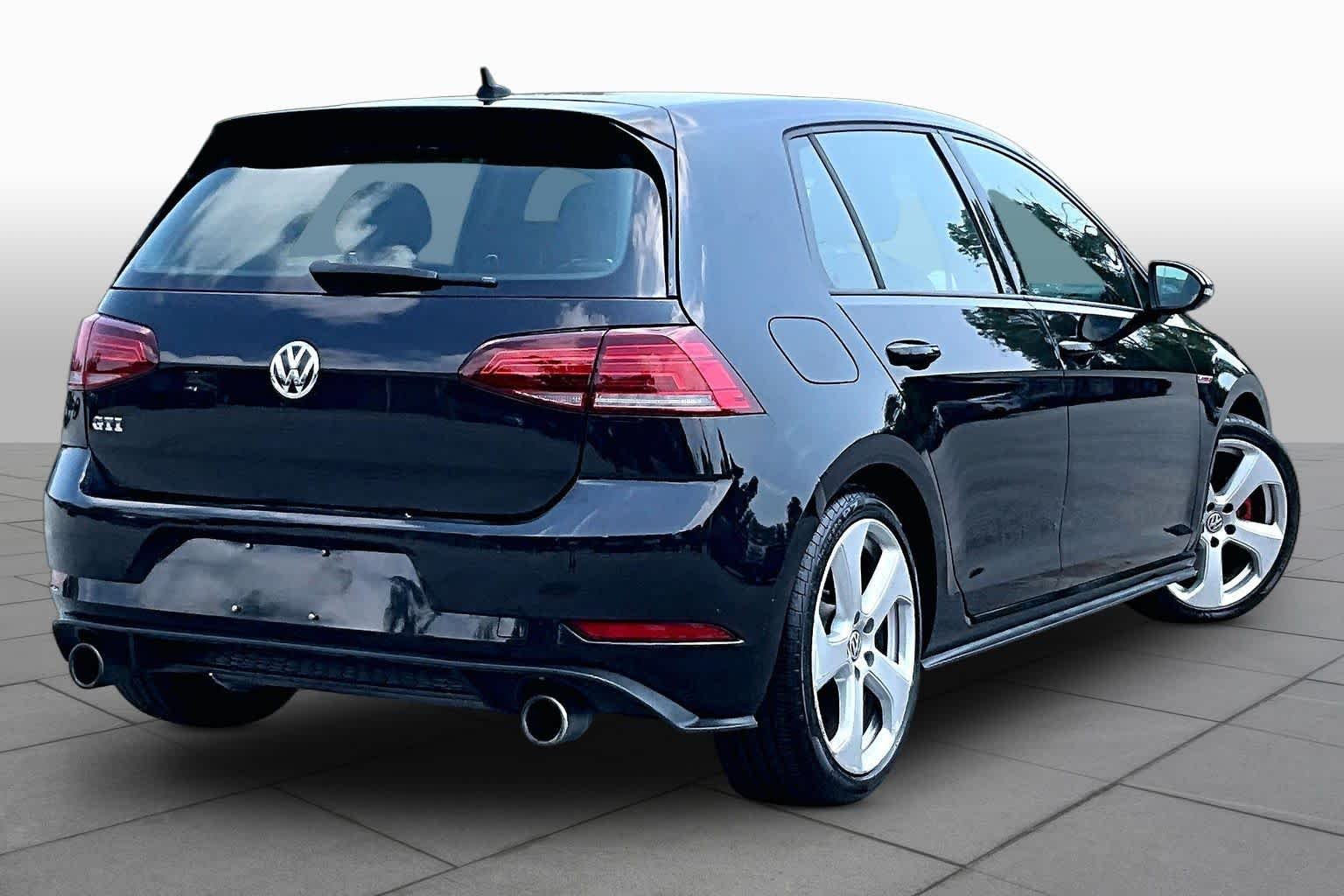 Used 2018 Deep Black Pearl Metallic Volkswagen S image 13
