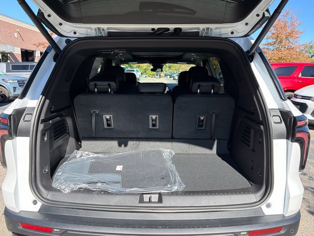 2027 Chevrolet Traverse LT - Photo 29
