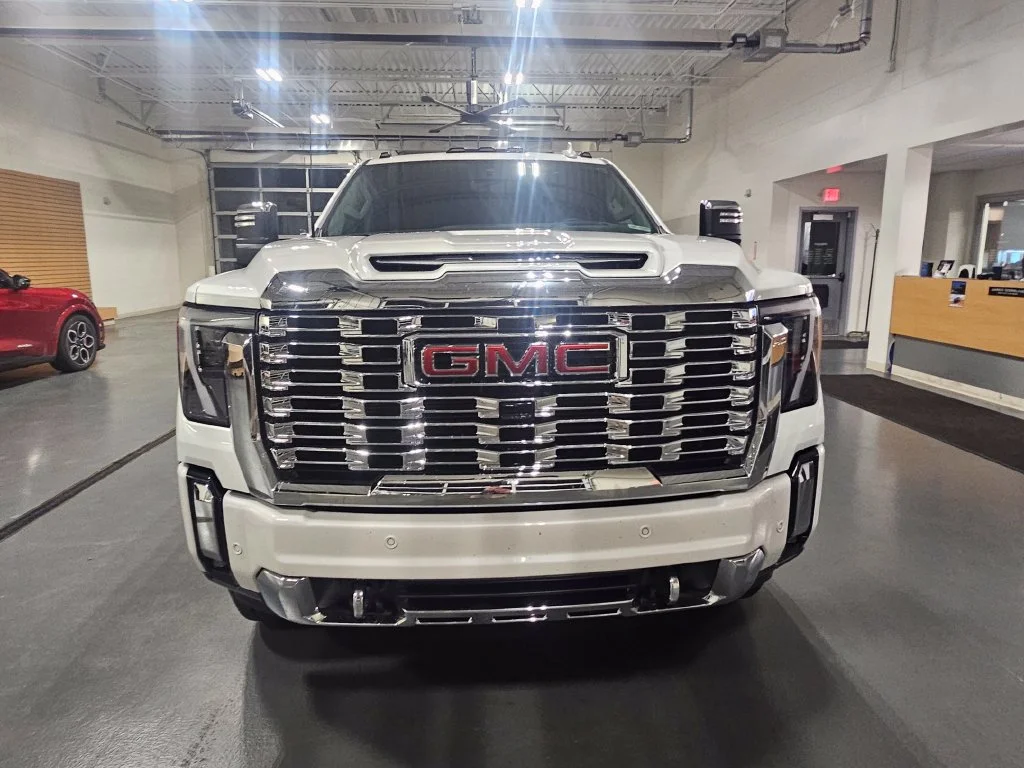 Used 2025 White GMC Denali image 2