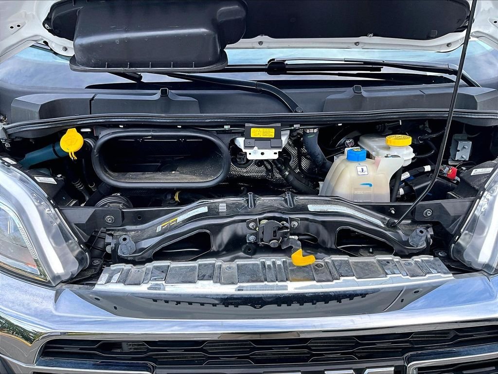 Used 2025 White Ram Base image 27