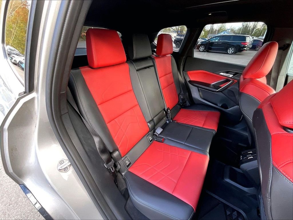Used 2024 Silver BMW xDrive28i image 19