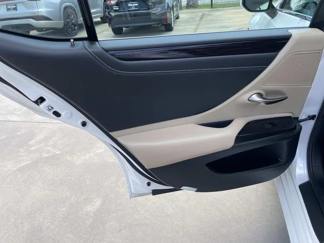 Used 2020 White Lexus 350 image 10