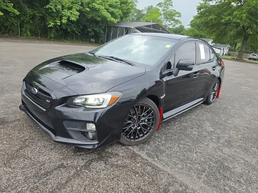 Used 2016  Subaru Base image 4