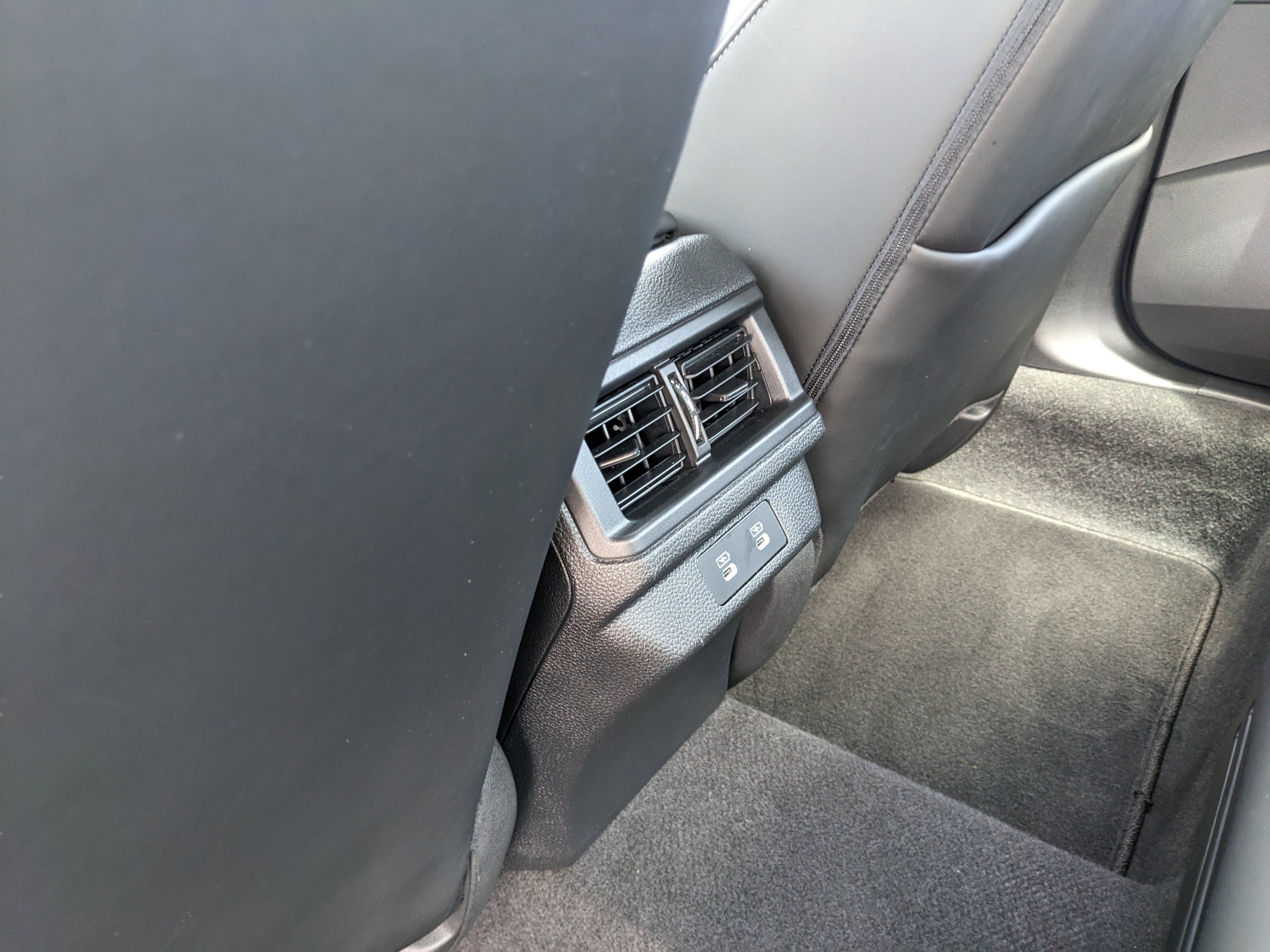 Used 2025 Solar Silver Metallic Honda EX-L image 17