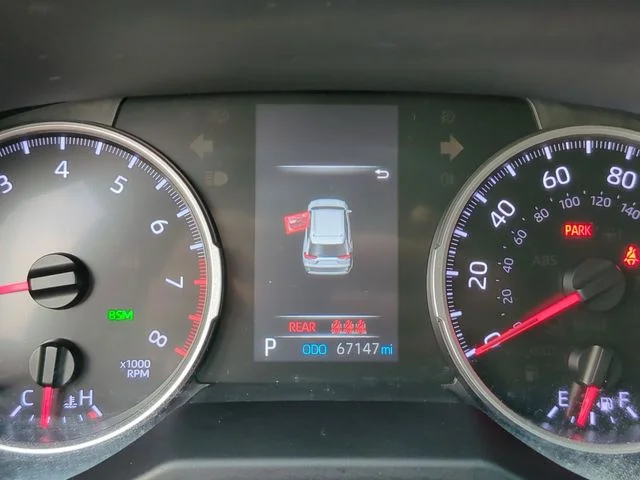 Used 2022 White Toyota XLE image 34