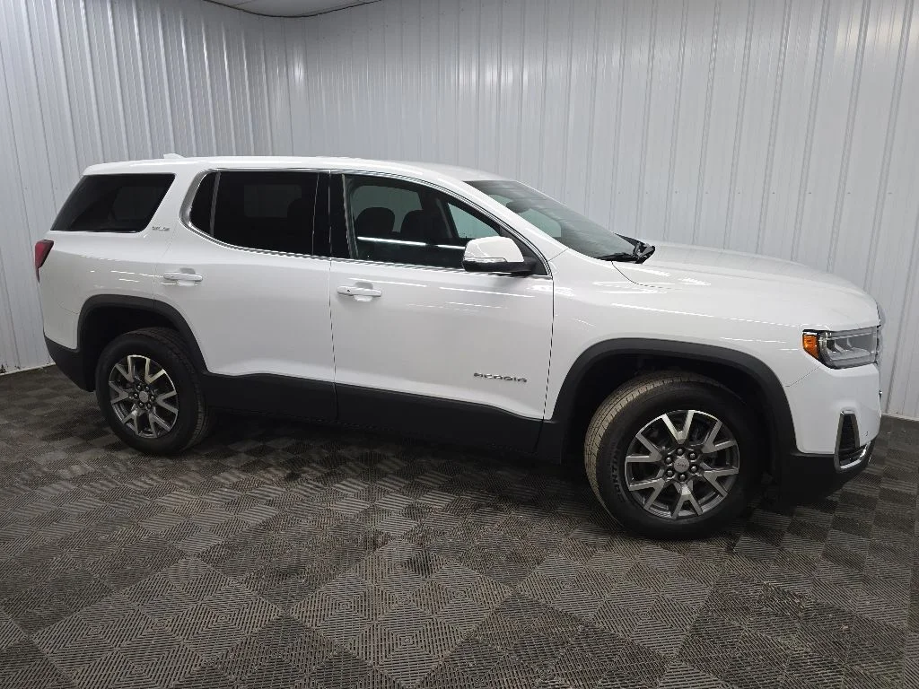 Used 2023 White GMC SLE image 1