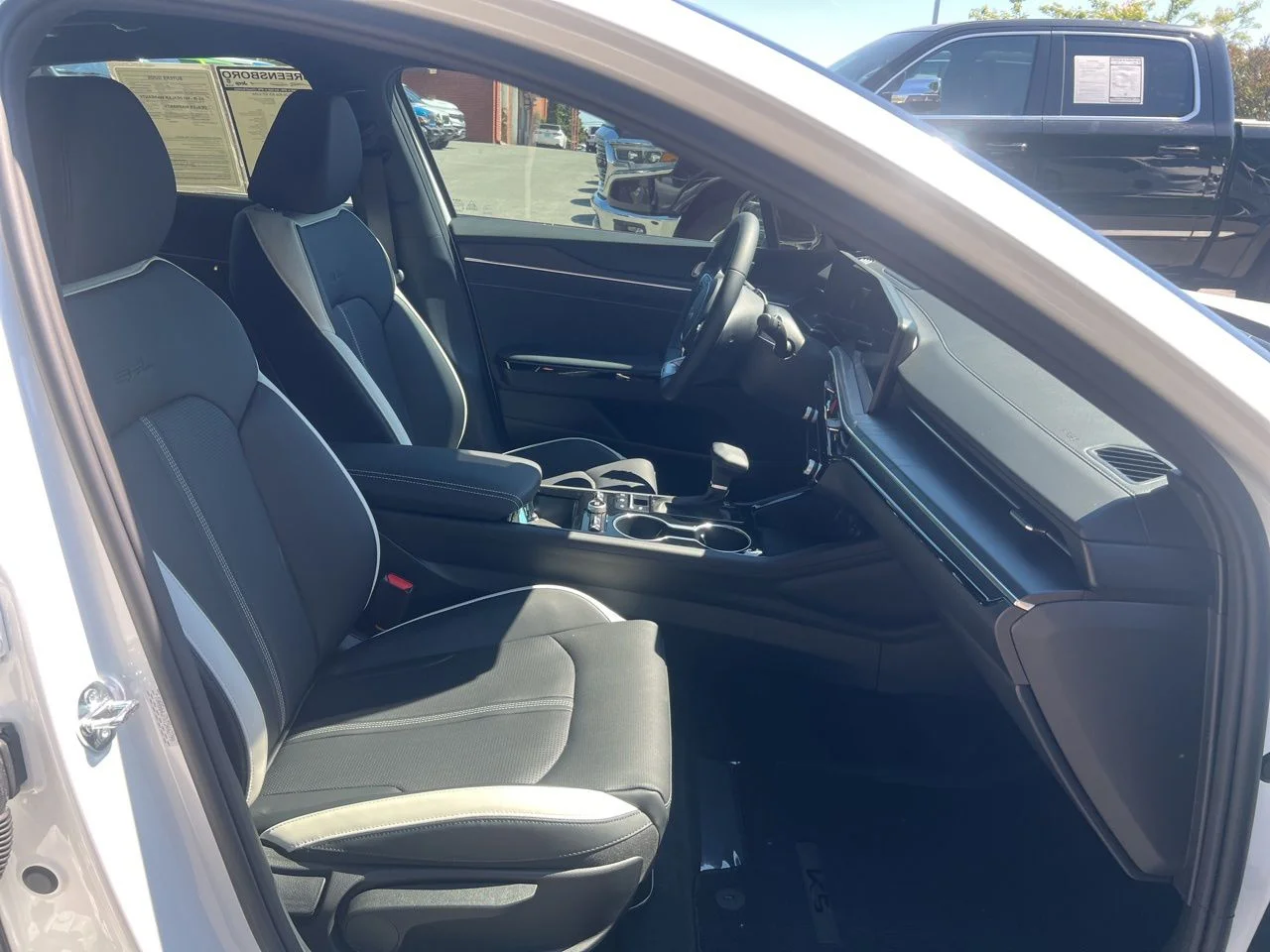 Used 2026 White Kia GT-Line image 25