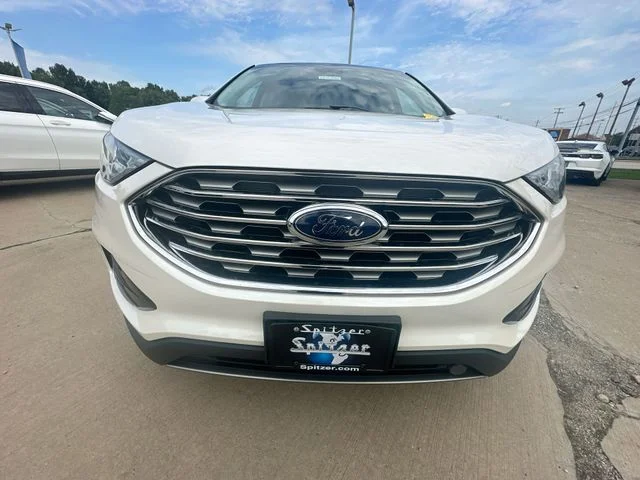 Used 2019 White Ford SEL image 34
