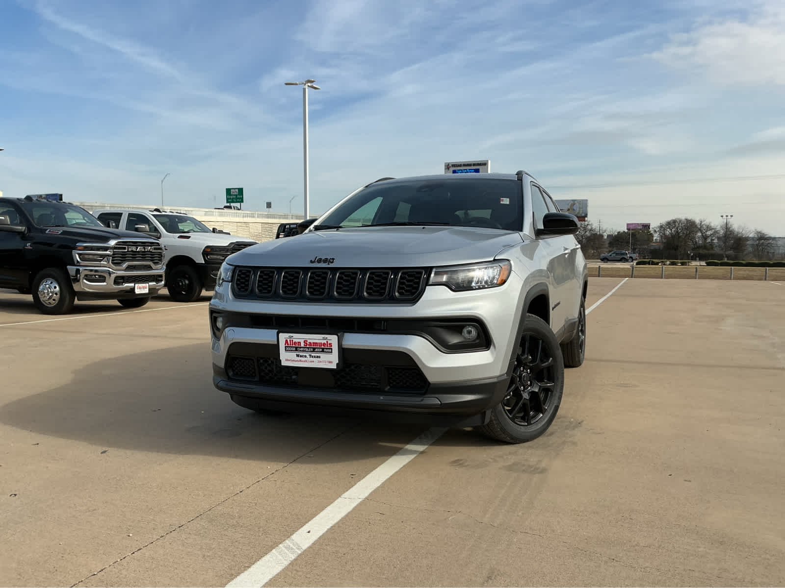 New 2026 Silver Zynith Metallic Clear-Coat Exterior Paint Jeep Latitude image 2